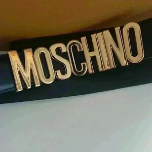 Moschino new black leather belt  authentic. Size 42😘🌹🥀🪻🪷
